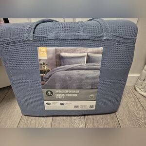 Hometrends Casey Blue Textured Double/Queen Size 3-Piece Comforter Set.